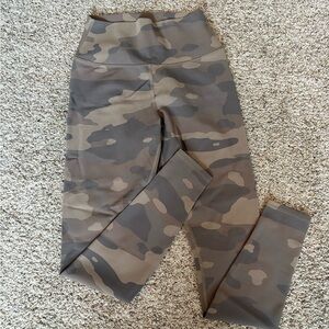 ALO Yoga camo leggings like new!